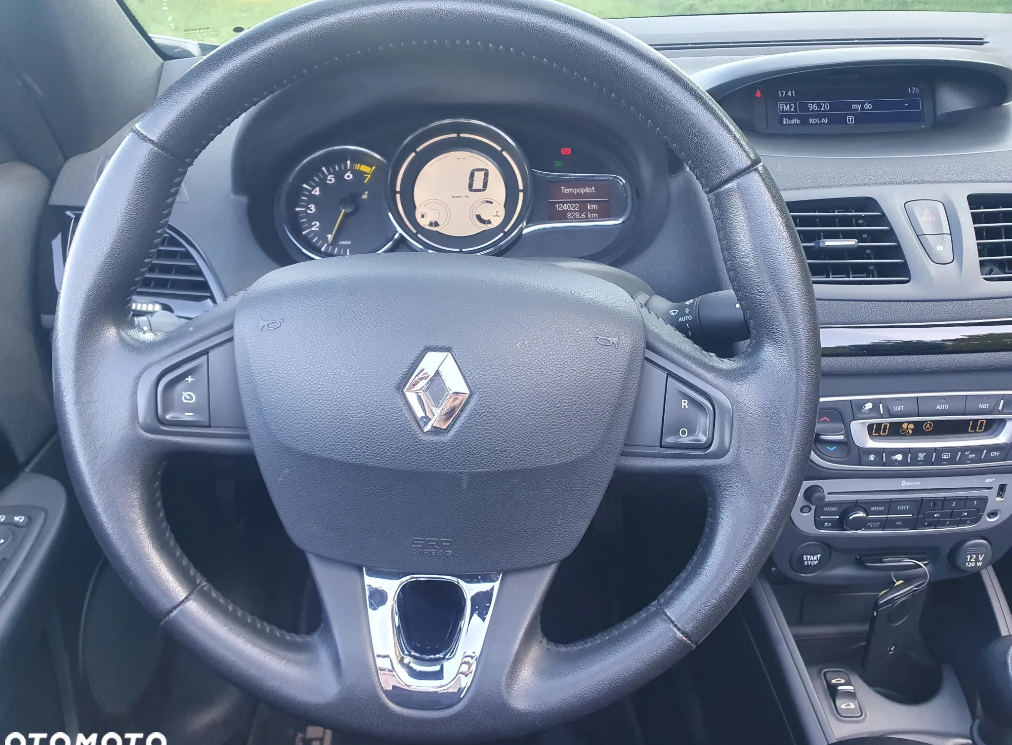 Renault Megane cena 41900 przebieg: 124000, rok produkcji 2013 z Ożarów Mazowiecki małe 407